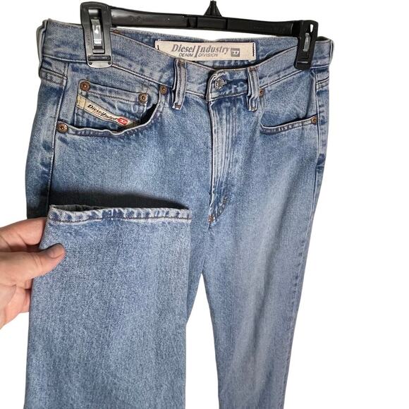 DIESEL Made in Italy Men’s Luster Slim Cut Light Wash Jean size 30 - Picture 2 of 9